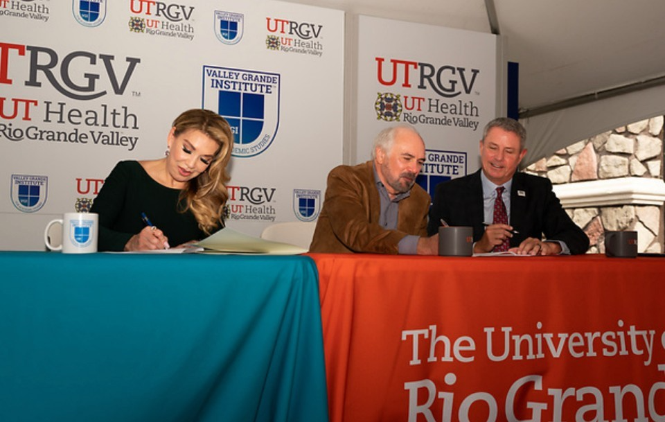 UTRGV School of Medicine Signs MOU with Valley Grande Institute